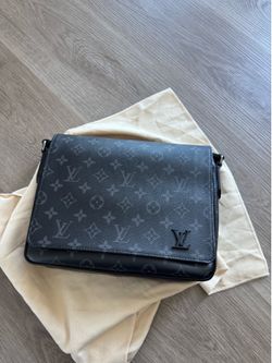Louis Vuitton black monogram messenger