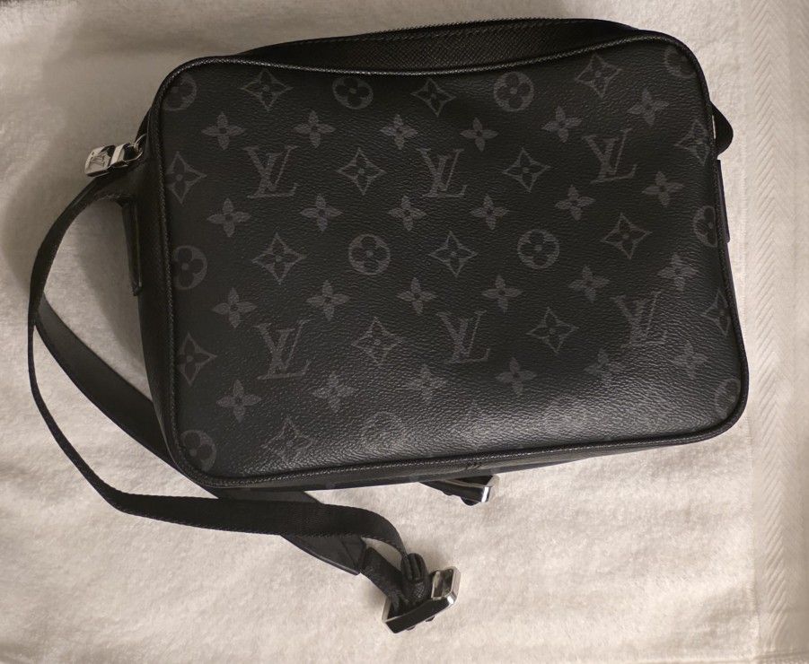 Louis Vuitton Outdoor
Messenger Bag