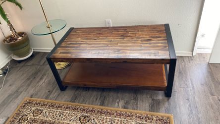 Coffee table and lamp