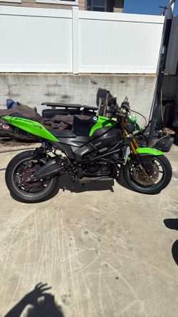 kawasaki zx6rz *TRADES ONLY FOR HEAVY MODDED EMOTOS*