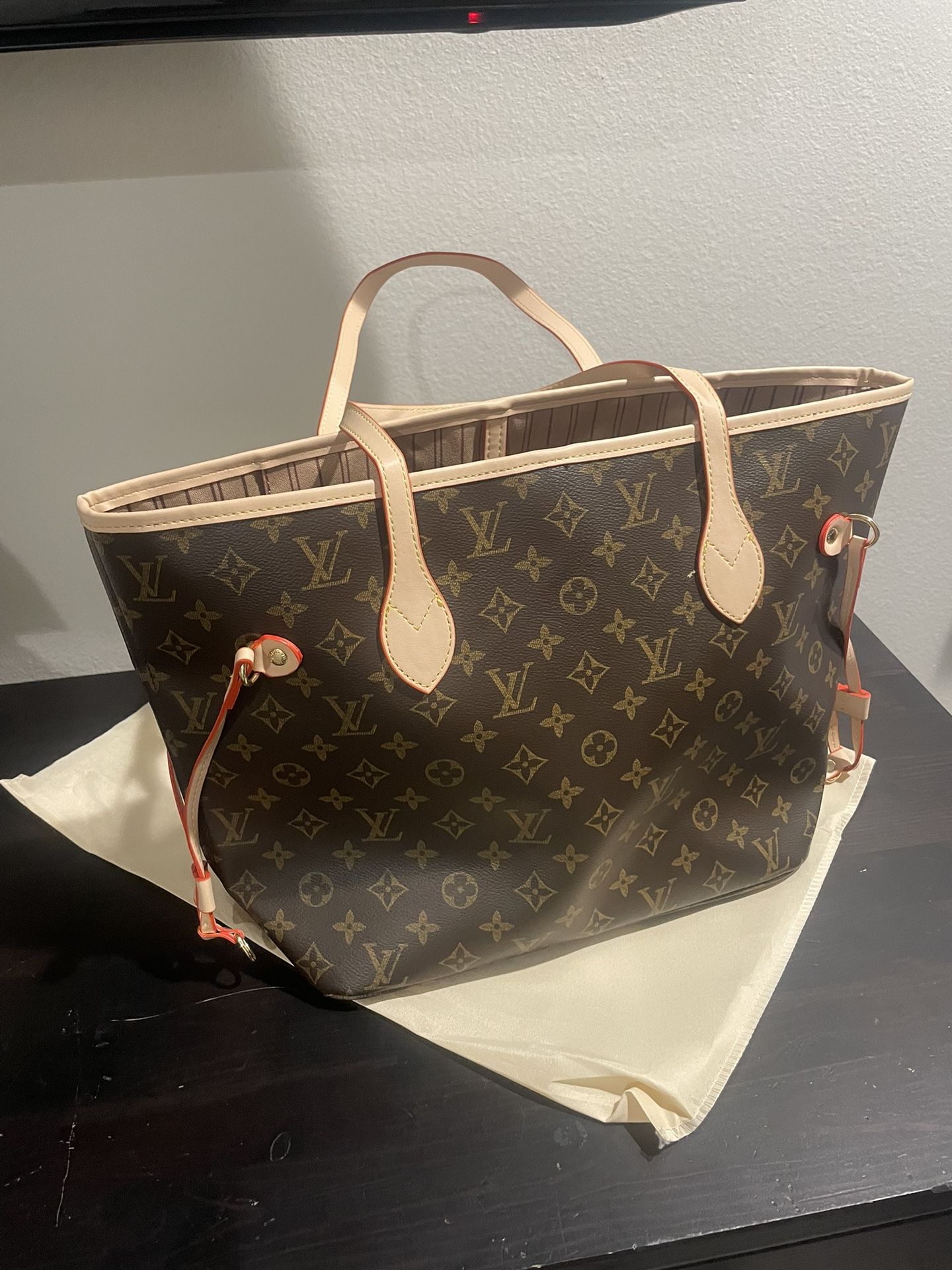 Louis Vuitton Never Full