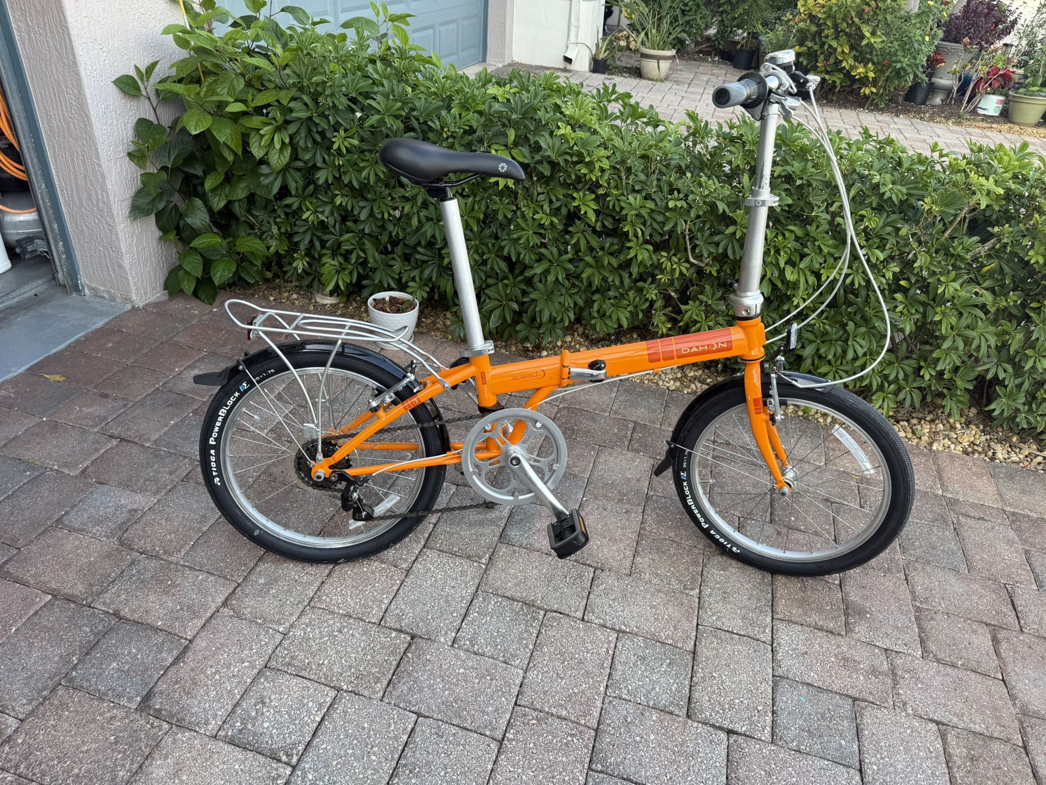 Dahon 20 inch wheel fallen bike new condition this is a $600 bike selling it for $350