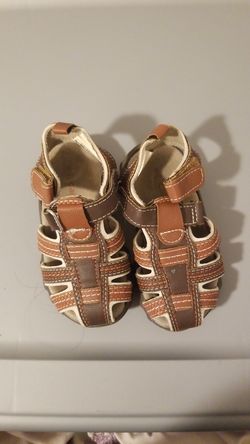 Boy sandals size 5