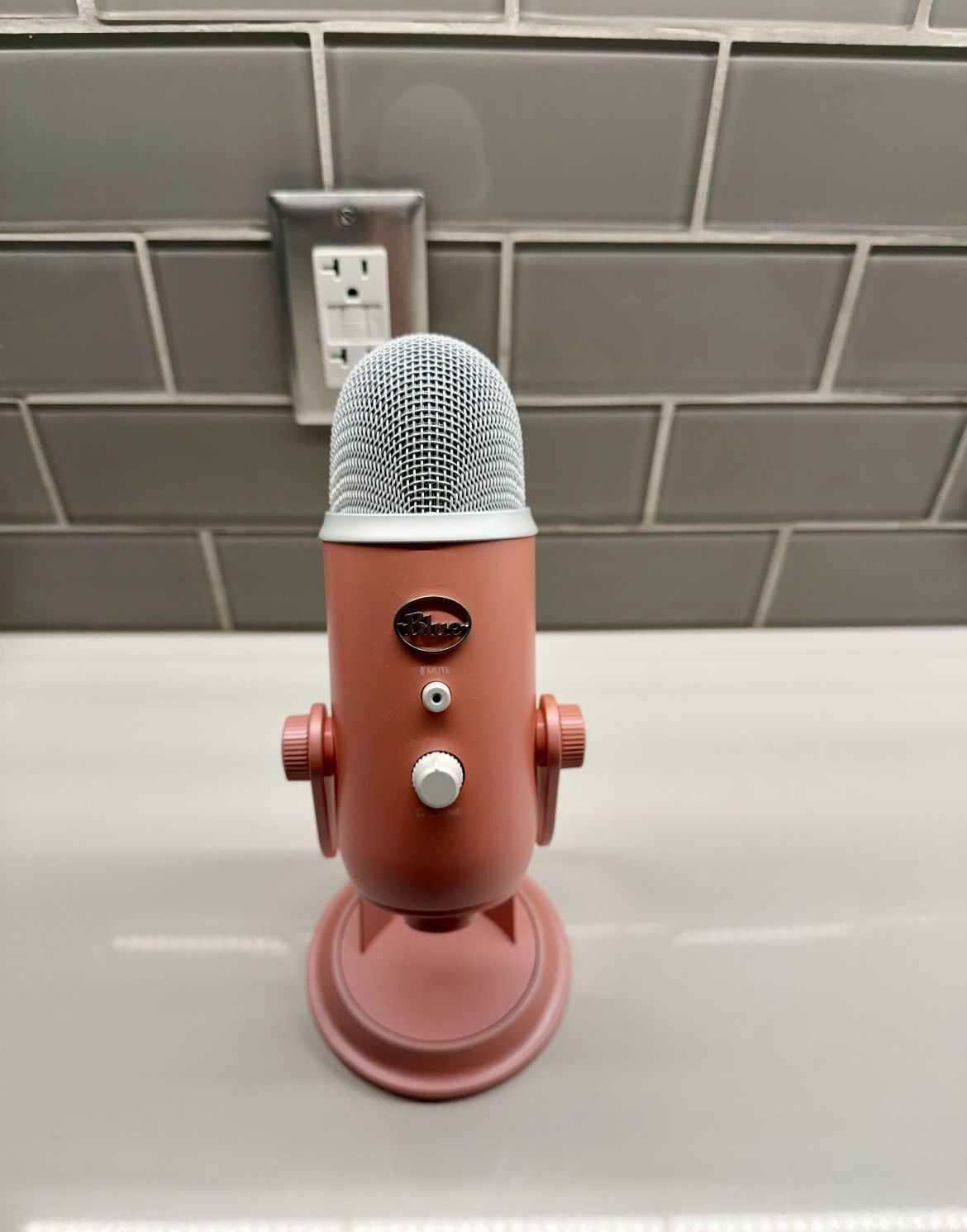 🔥 Logitech Blue Yeti Professional – Pink Dawn – USB Condenser Microphone – Like New 🔥
