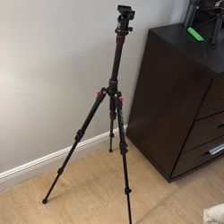 Benro B690A Tripod with Ball Head – Excellent Condition 