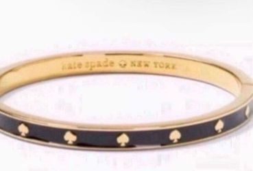 NEW KATE SPADE NEW YORK SPOT THE SPADE ENAMEL HINGED BANGLE