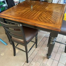 Beautiful Solid Wood Table 4X4 With 18” Middle Extension For Larger Table 5’6”  & 6 Padded Chairs