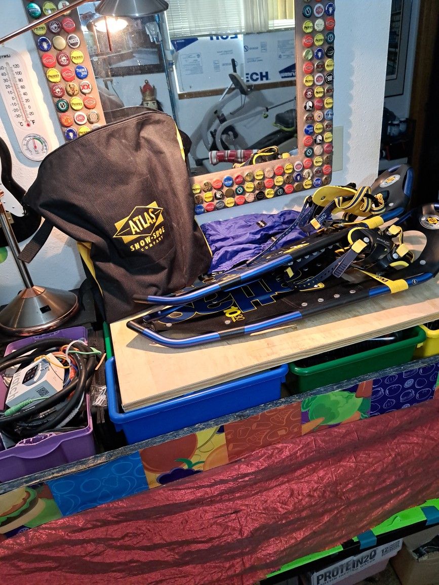 Atlas 1030 Snowshoes/gaiters/bag