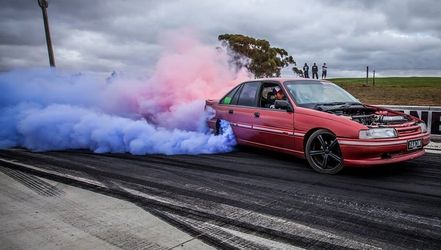 Dual smoke blue/red tire burnouts drift