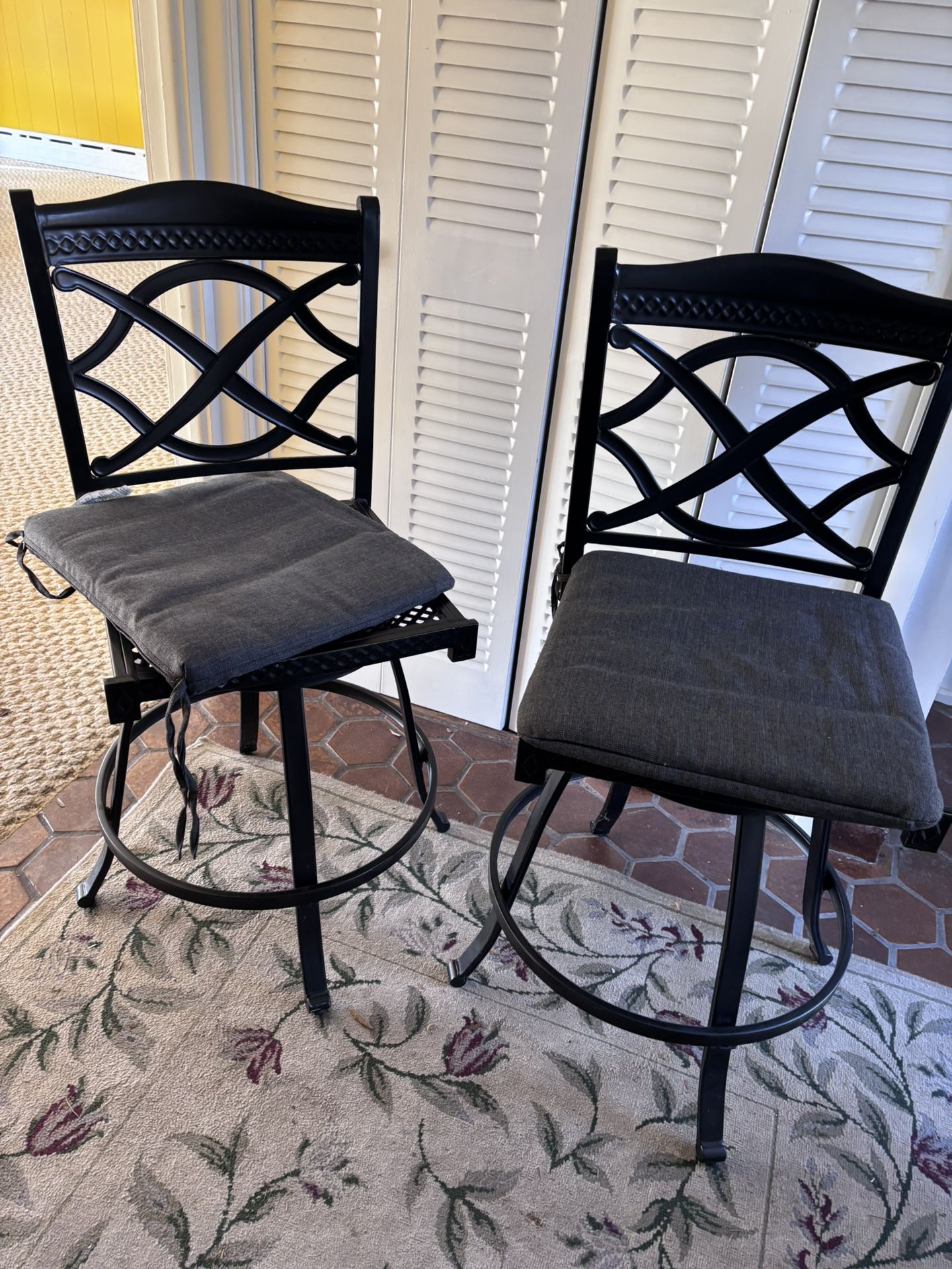 Swivel Bar Stools
