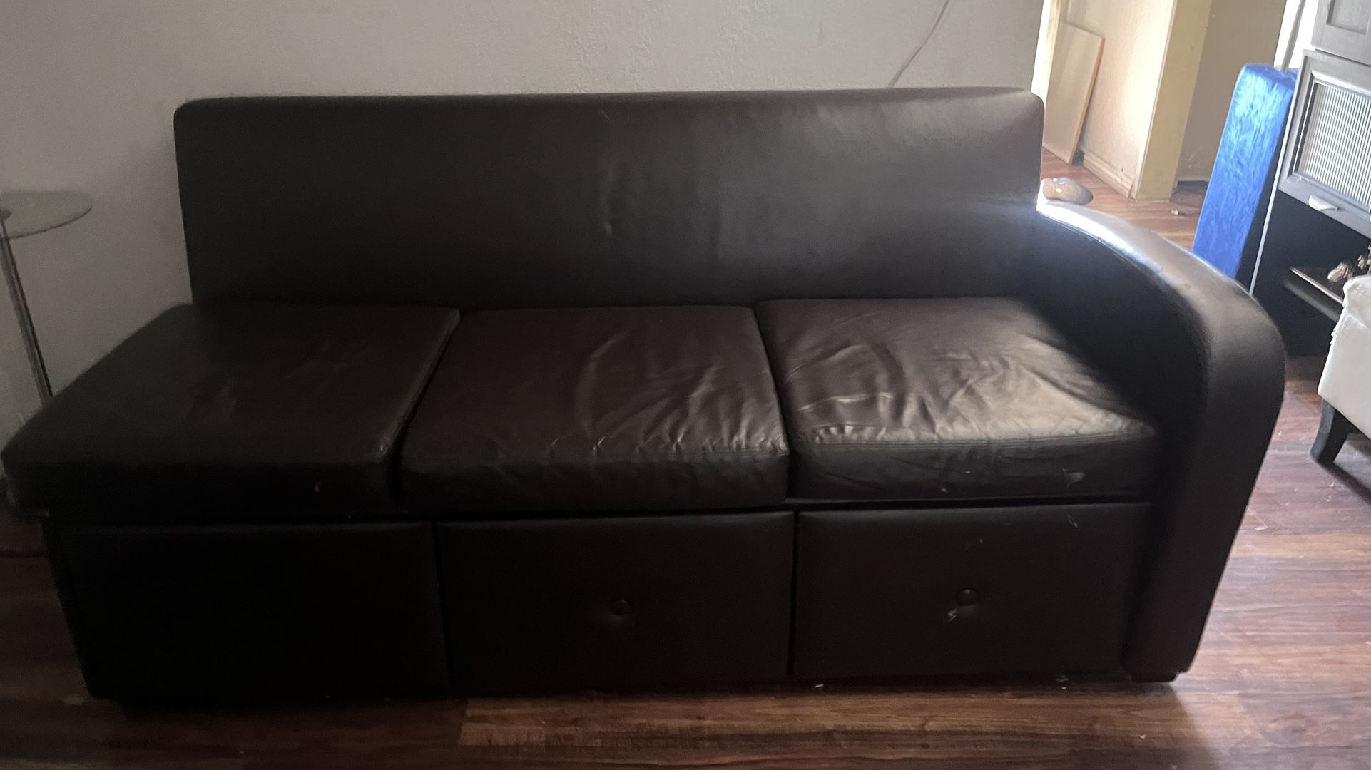 Sofa With Drawers 
