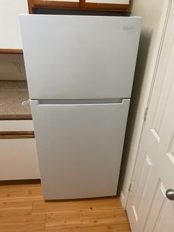 White Top-Freezer Refrigerator