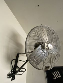 Strongway Oscillating Fan 22”