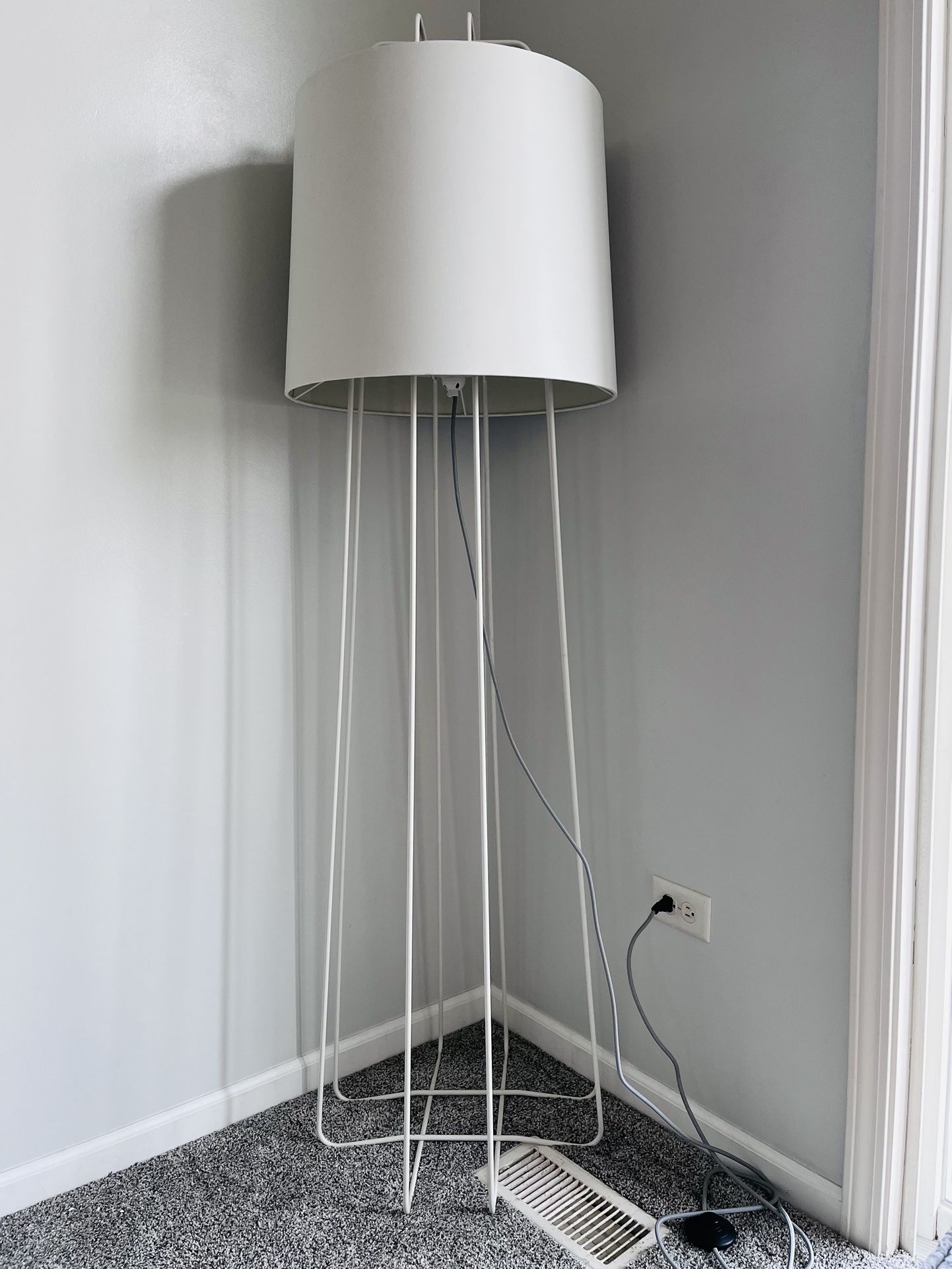 blu dot perimeter floor lamp