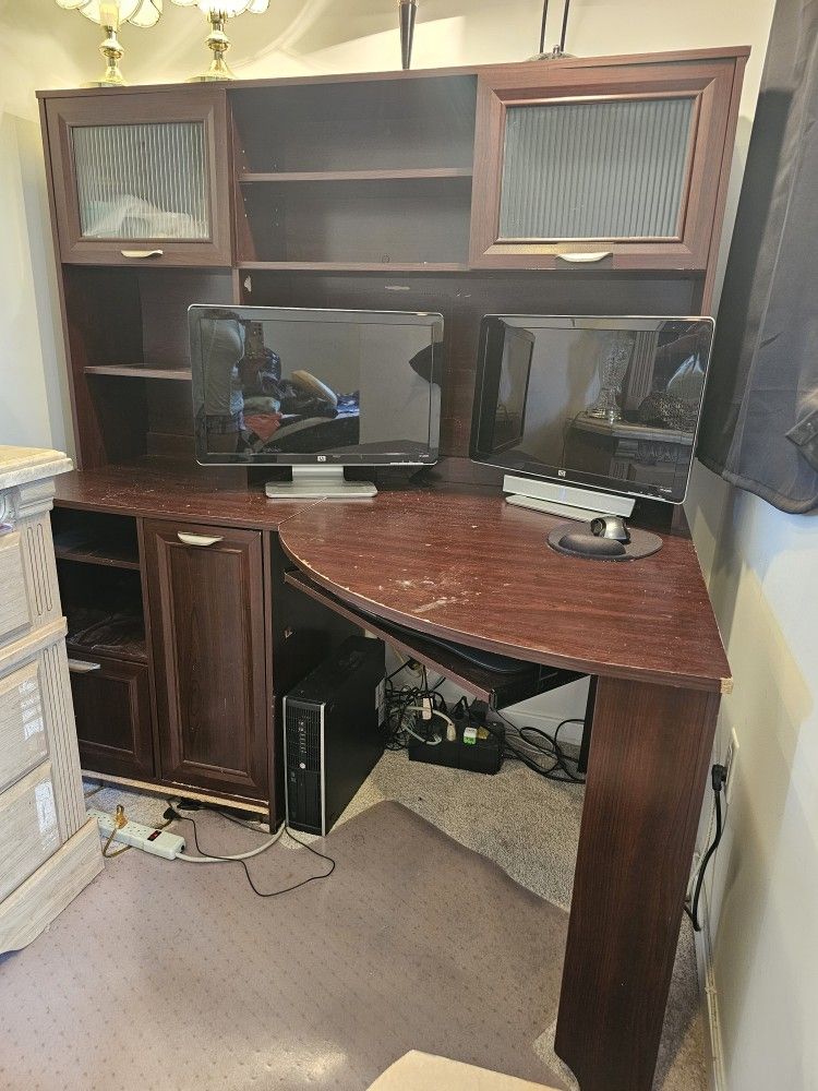 BIG DESK SOLID WOOD ONLY 50.00