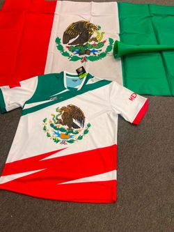 Playera con bandera y trompeta de México
