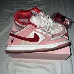 Nike SB Dunk Low StrangeLove Skateboards (Special Box)
