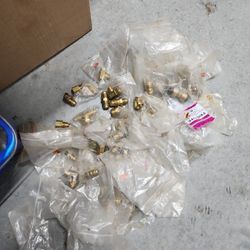 Lot Of 100 Pieces Of Brass Elbows And Other Connectors 