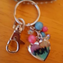 Brand New Ladies Heart Shaped MOM Keychain Locket 