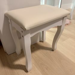 Chair with Broken Leg – Repairable / DIY Project