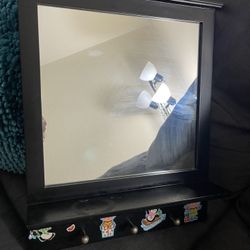 mirror with key holders