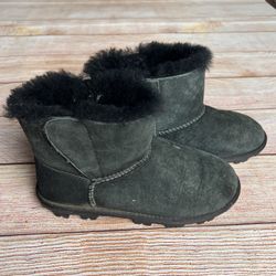 Kids Ugg Like Boots, Kirkland Brand, Youth Size 3