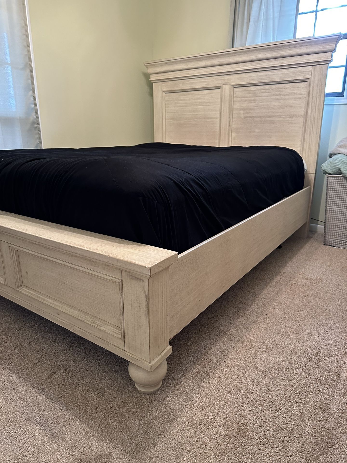 Wood Bed Frame (Queen) for Sale in Hamilton, GA OfferUp