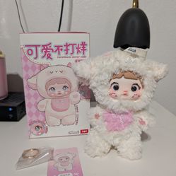 NEW OPENED BOX NOMMI LOVELINESS LAMB