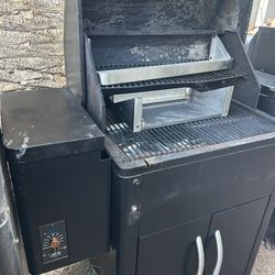 TRAEGER PELLET GRILL SMOKER WORKS GREAT