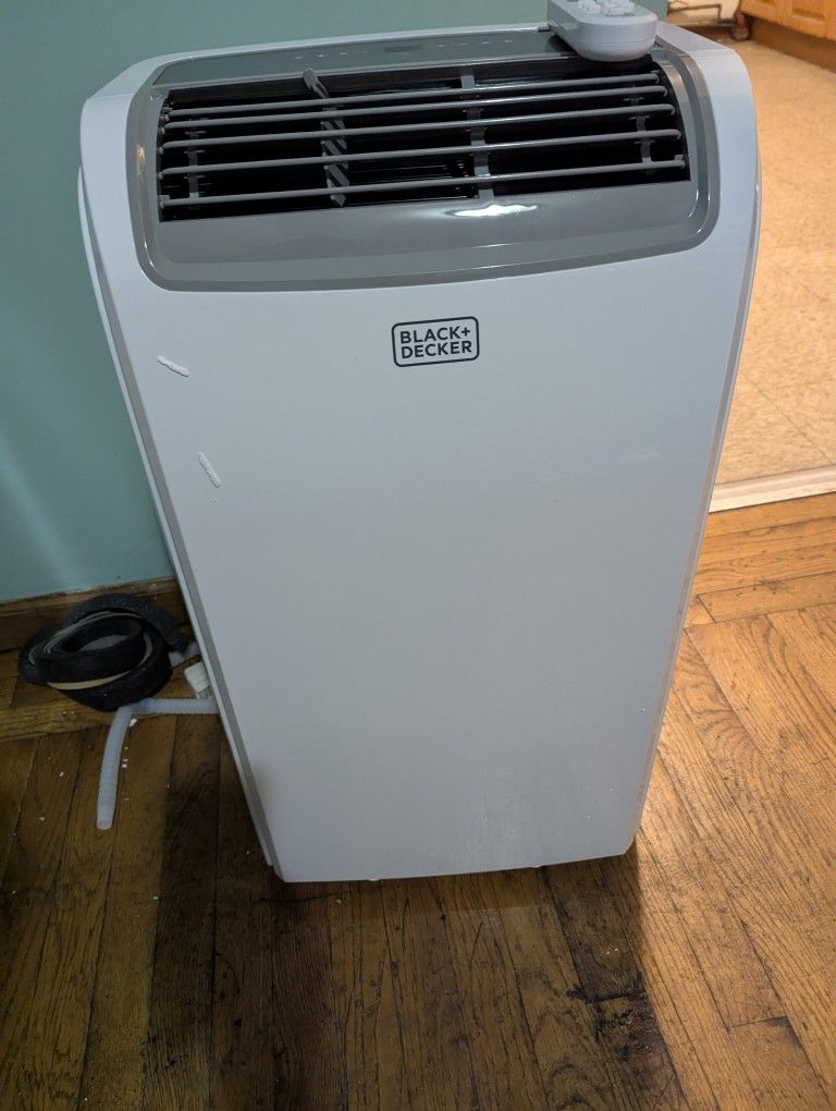 BLACK AND DECKER PORTABLE AIR CONDITIONER WITH REMOTE