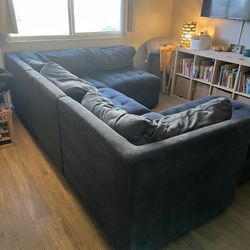 Couch/Sofa - Thomasville Tisdale Modular Sectional 5-piece Dark Gray with Storage Ottoman