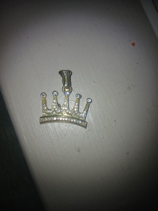 Gold Crown Chain Pendent