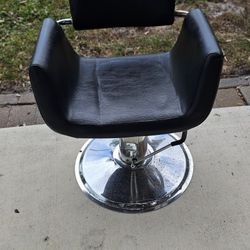Black Hydraulic Barber/Salon Chair