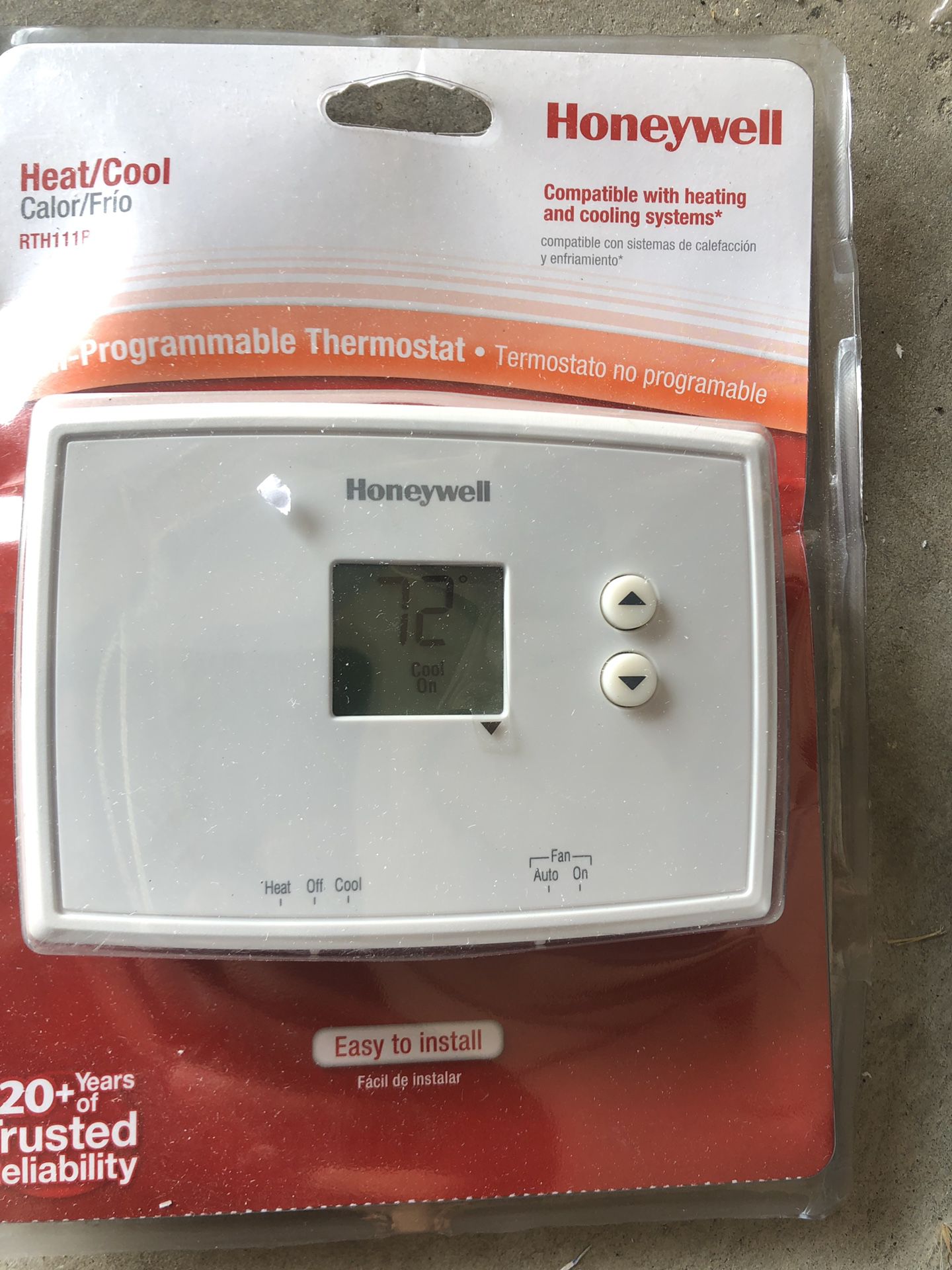 Honeywell RTH11B thermostat new