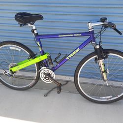 TREK MOUNTAIN BIKE 21 SPEEDS TIRE 26 SIZE M