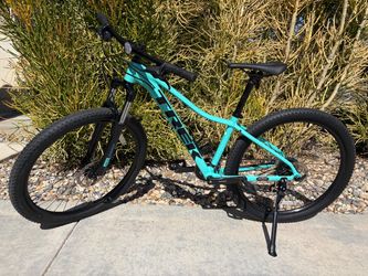 Trek Marlin 6 Women’s Mountain Bike (Excellent Condition)