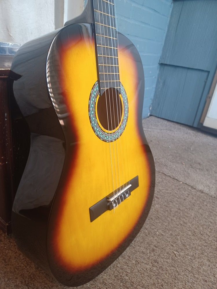 Perfect Huntington Accoustic Guitar