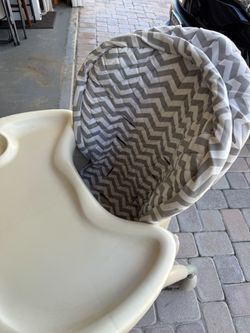 Graco Baby High Chair – Gray Chevron – Excellent Condition