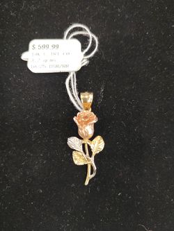 14k 3.7g Rose pendant