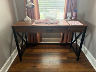 Modern Desk w Drawer