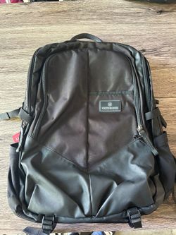 Victorinox ALTMONT 3.0 Deluxe Backpack