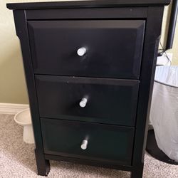 Compact 3-Drawer Nightstand