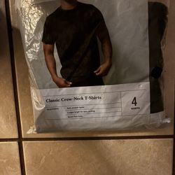 https://offerup.com/redirect/?o=R29vZGZlbGxvdy5jbw== 4 Pack Tee Shirt Crew Neck