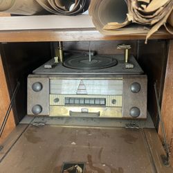 Old RCA VICTROLA Record Player