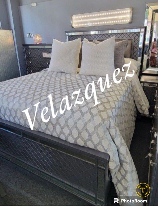 ✅️✅️ 4 pc grey metallic finish wood queen bedroom set with  led accents (Mattress not included)✅️
