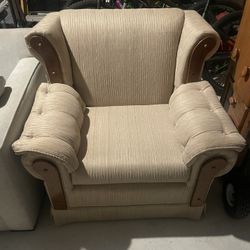 Comfy Vintage Armchair – Great Condition!