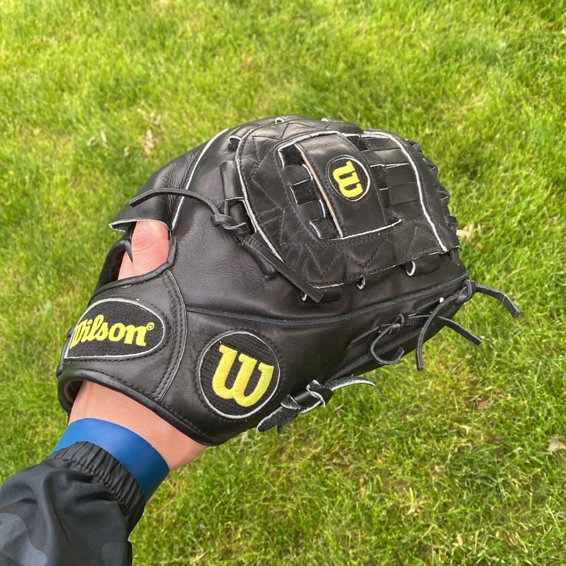 A2000 pitchers glove
