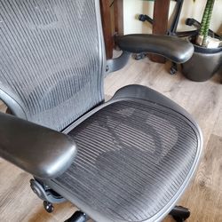 Herman Miller Aeron Chair Size B  bassic