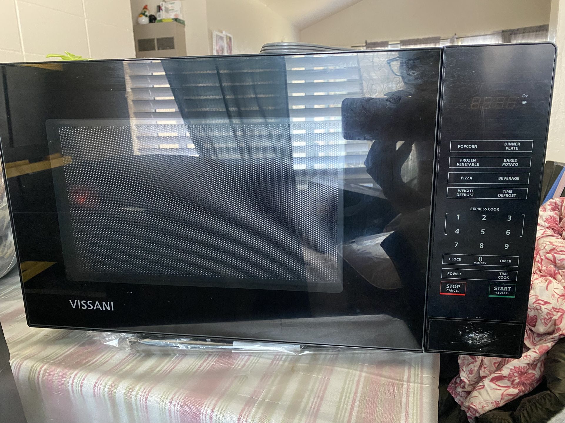 Vissani Black Microwave