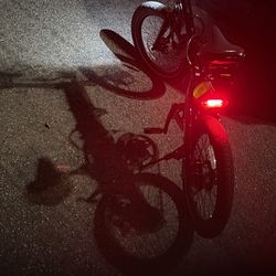 I sell an electric bike in good condition with its charger and a safety chain as a gift